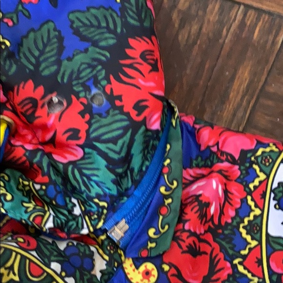 Really Beautiful down jacket. - Picture 6 of 10